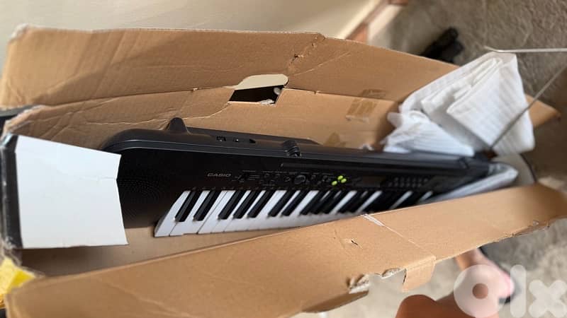 100$ like new Keyboard with stand 0