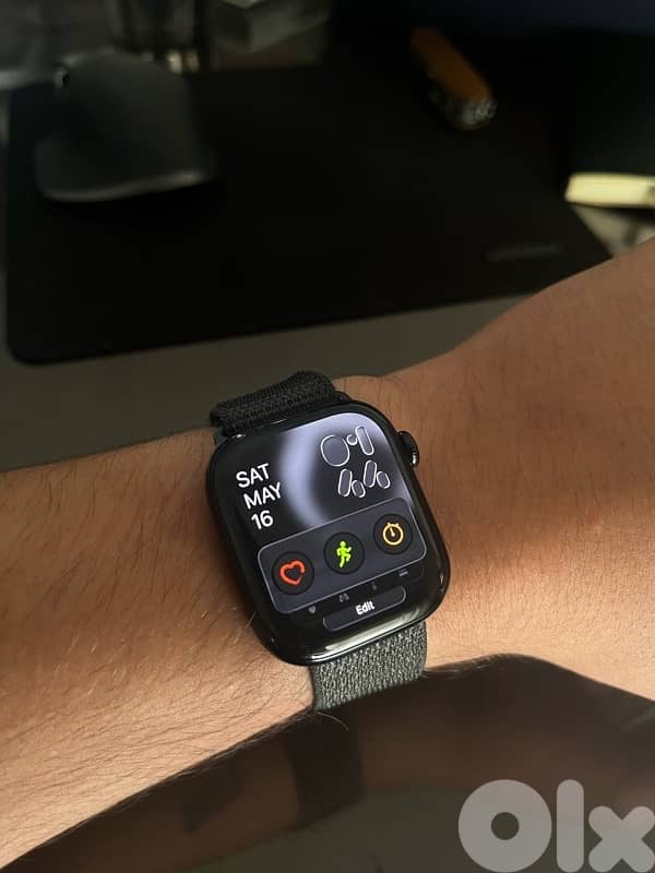 Apple Watch Series 10 - 42mm Aluminum + GPS 1