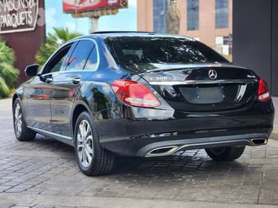 2018 Mercedes C300 4Matic Designo (Clean Carfax)