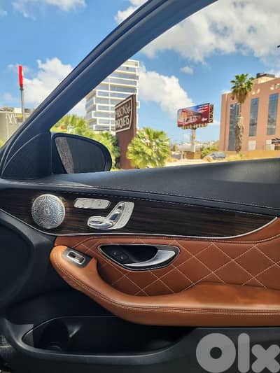 2018 Mercedes C300 4Matic Designo (Clean Carfax)