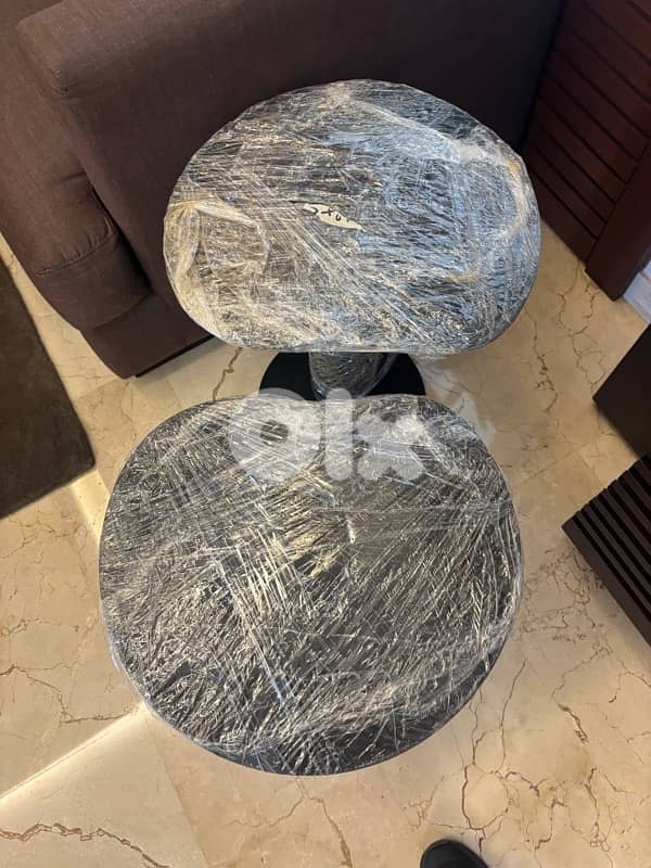 set of 2 tables 0