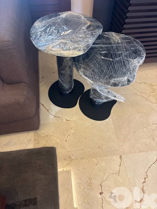 set of 2 tables 4