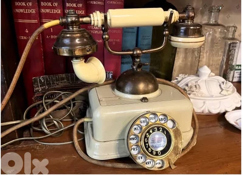 vintage rotary French-style telephone 0