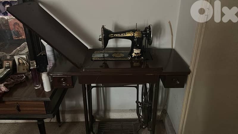 Vintage Philips Sewing Machine with Original Wooden Cabinet 0