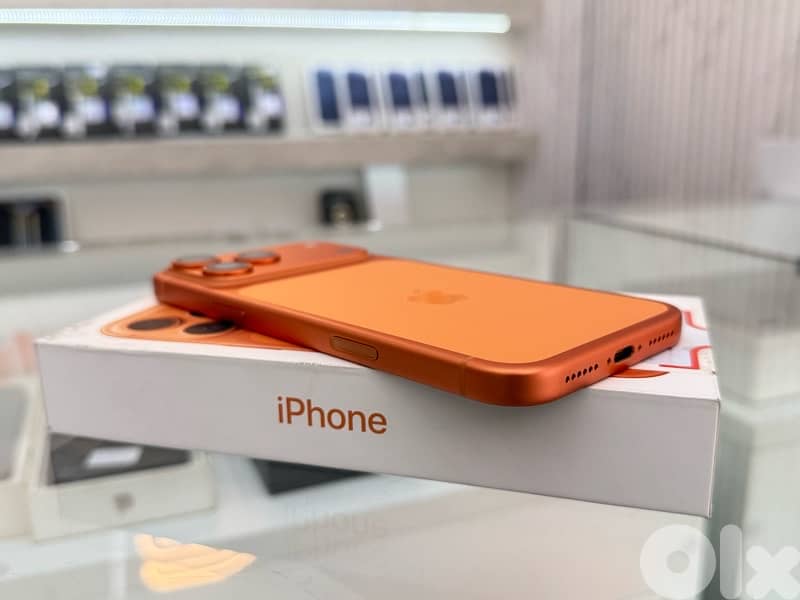 IPhone 17 pro max 256 Gb 2 years warranty excellent condition cycle 56 2