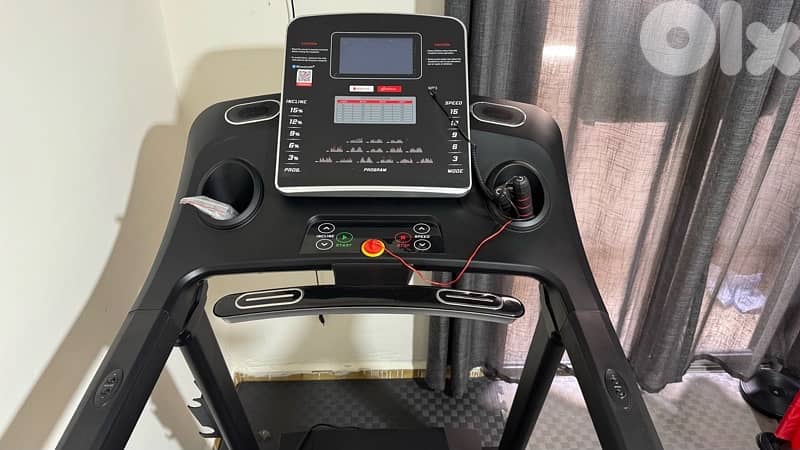 treadmill like new used 5 times only 2