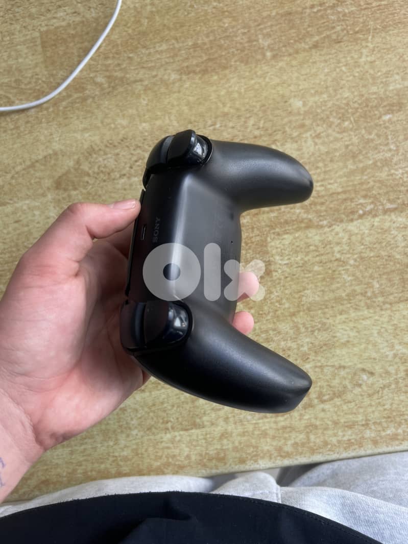 ps5 controller used like new 1