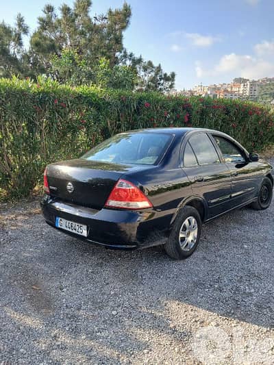 Nissan Sunny 2012