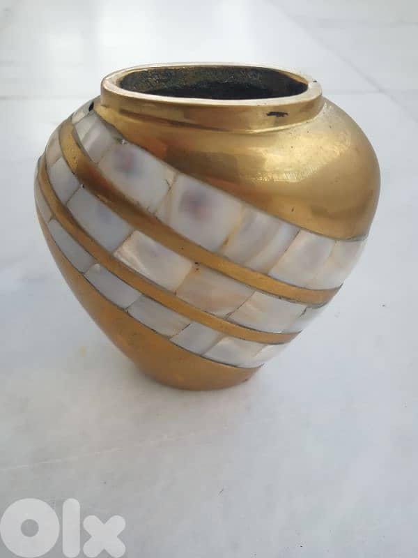 تحفة نحاس مصدفة 0