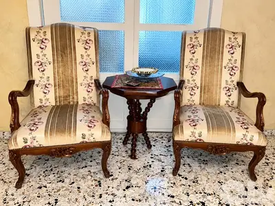 Luxury Salon - High Quality Wood and Fabric - Excellent Condition