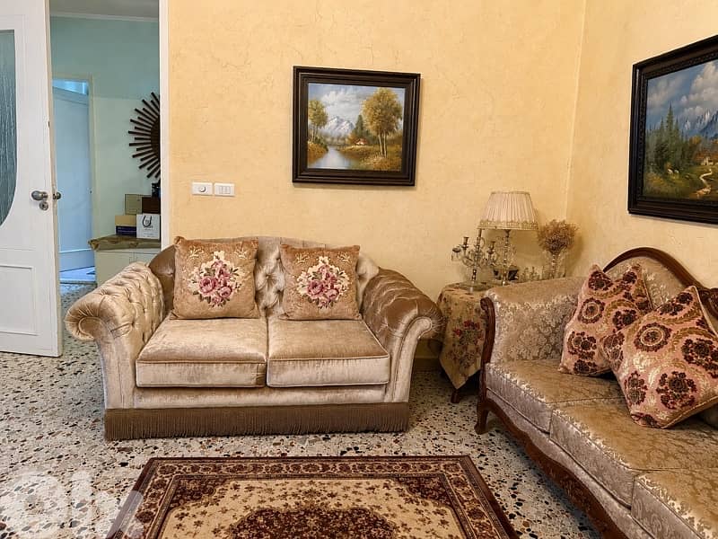Luxury Salon - High Quality Wood and Fabric - Excellent Condition 1