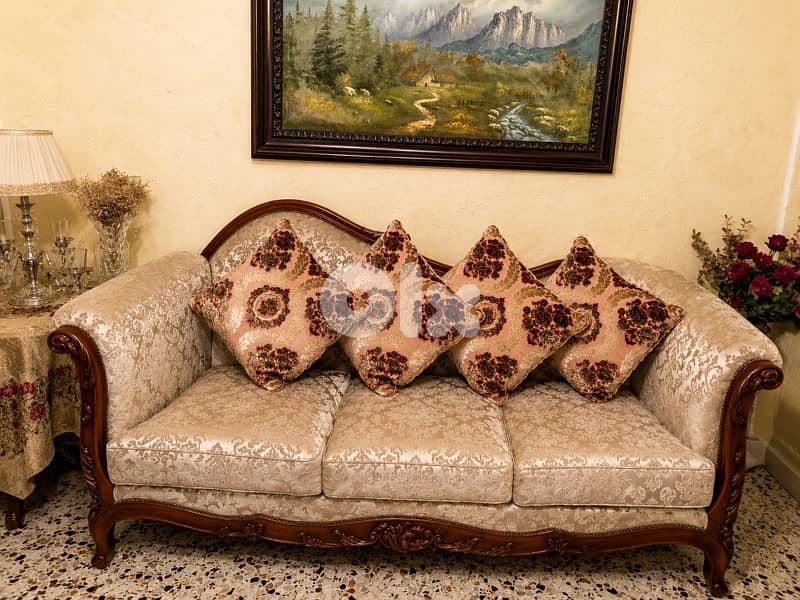 Luxury Salon - High Quality Wood and Fabric - Excellent Condition 2