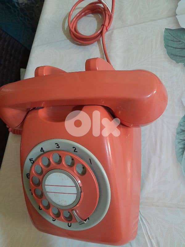 antique phone 0