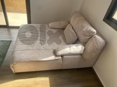 chaise lounge