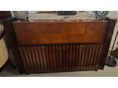 Phillips Vintage radio, turn table and recording