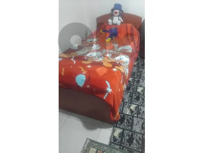 تخت مفرد مع فرشة