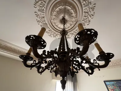 Lustre en bronze de style Louis XVI