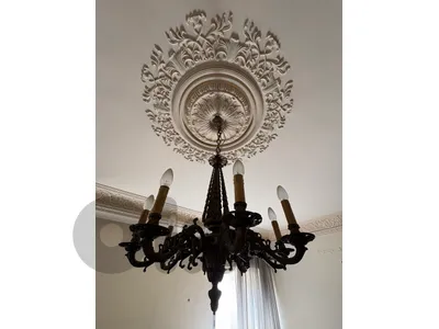 Lustre en bronze de style Louis XVI