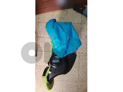 كرسي اطفال للسياره بحاله ممتازه
