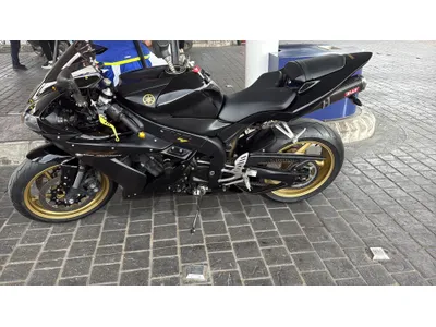 YAMAHA R1 1000cc