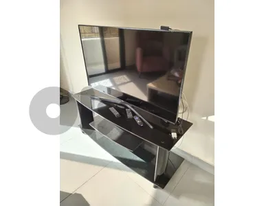طاولة تلفزيون