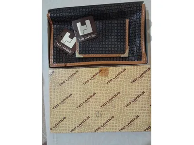 boxed walet