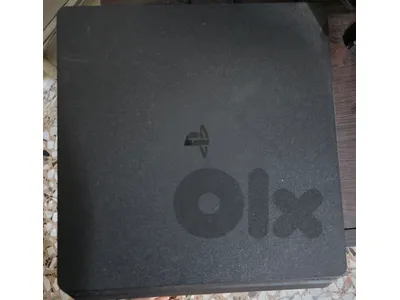 ps4 ued like new with 2 consoles