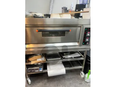 Deck oven with stand and pizza stone