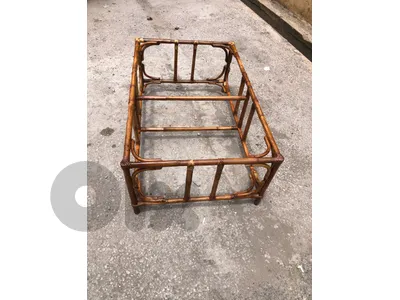 bamboo center table like new. 120$