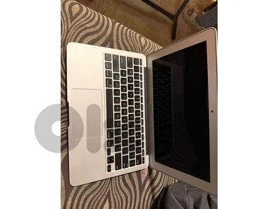 Apple MacBook Air 11” A1465 | i5 | SSD | Lightweight & Clean