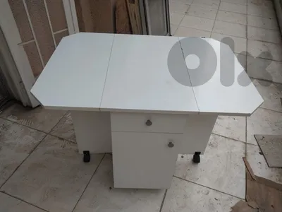 طاوله مع جرور مع درف