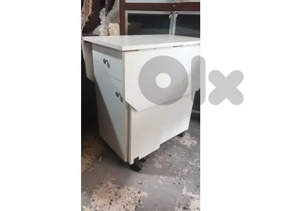 طاوله مع جرور مع درف