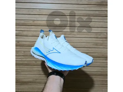 MIzuno Wave Neo Wind