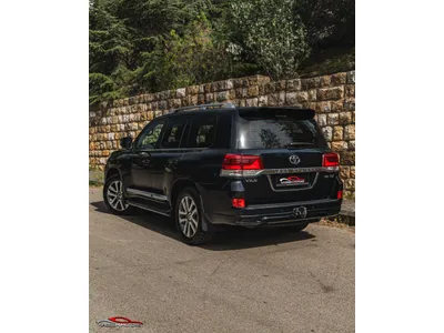 2017 Toyota Land Cruiser VX-S V8, BUMC Source!!