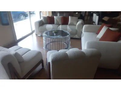 salon with table