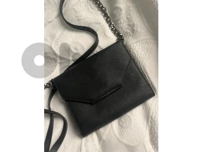 black handbag