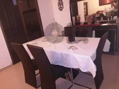 طاولة دانلة مع 6 كراسي و درسوار