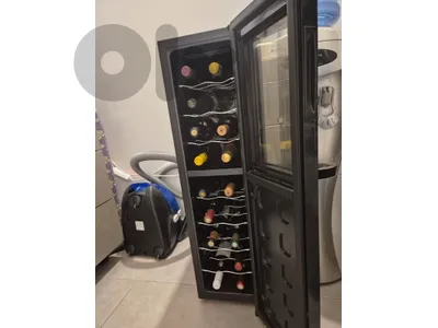 Ferrari 18 bottles wine cooler
