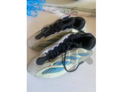 yeezy 700 v3