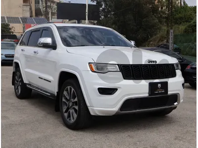 Grand Cherokee Model 2017 Very Clean White in Black Low Mileage Grand Cherokee Model 2017 Very Clean White in Black Low Mileage
