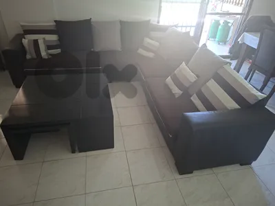 Salon with table / صالون مع طاولة