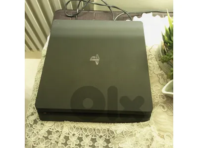 Ps4 slim + 2 original controller+ Fc25,Fc24,Gran Turismo
