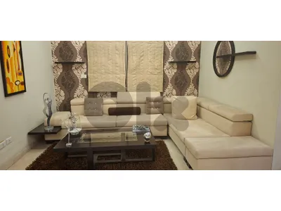 Title: Modern Beige L-Shape Sectional Sofa / Salon Corner