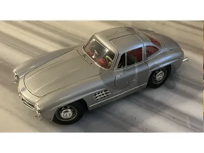 Vintage Bburago Mercedes-Benz 300 SL Gullwing 1:18 Scale Diecast – Mad