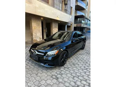Mercedes C 300 AMG-line 4matic 2019 black on black (clean carfax)
