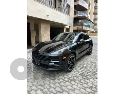 Porsche Macan 2020 black on red (clean carfax-57000 miles)
