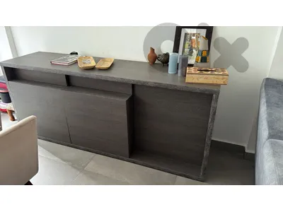 dinning table and dressoir