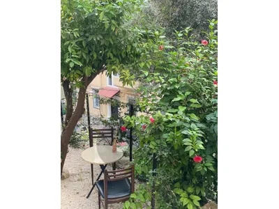 🏡 Distinguished Apartment for Rent in Achrafieh – Rmeil  Mar Mikhael Street
📍 Location: Achrafieh – Rmeil / Mar Mikhael Street
📐 Size: 250 sqm 200  sqm garden
🌿 Ground floor apartment