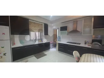 Apartment For Sale in Rawcheشقة للبيع في الروشة