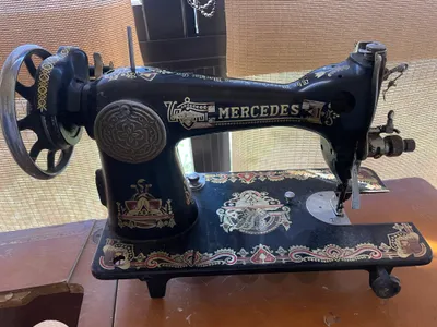 ماكينة خياطة نادرة (مرسيدس) Mercedes Sewing machine